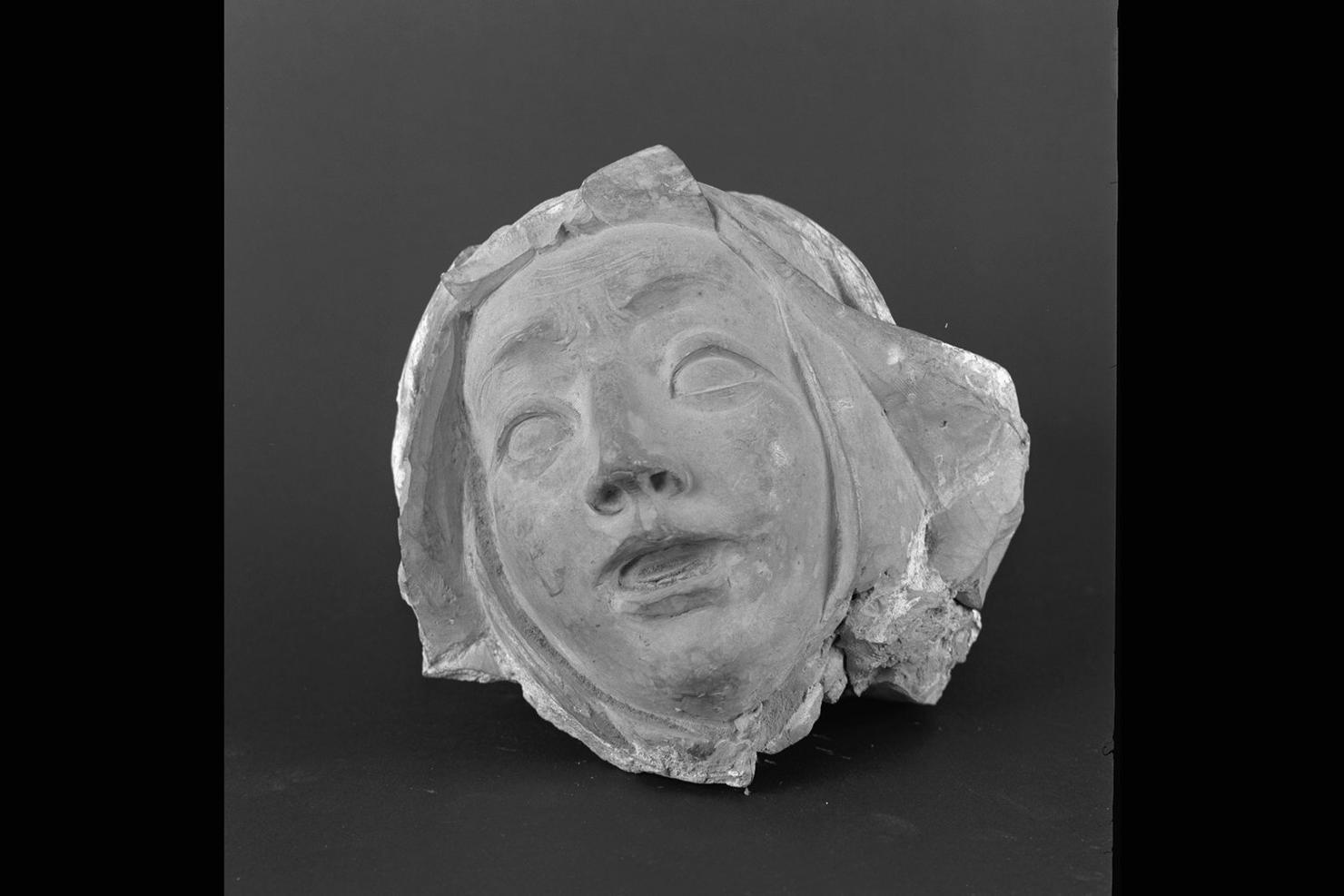 testa di donna (scultura, frammento) di Della Robbia Mattia (sec. XVI)