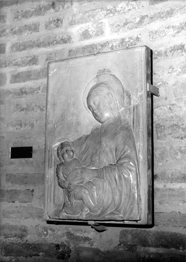 Madonna con Bambino (rilievo) di Rosselli Domenico (attribuito) (fine sec. XV)