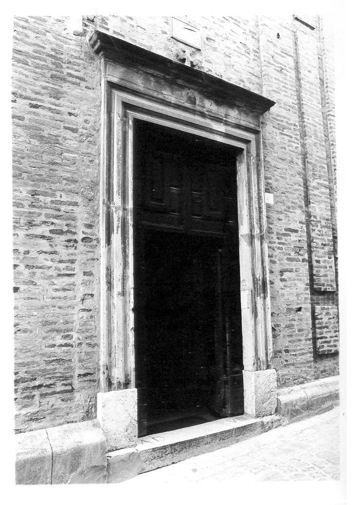 portale - bottega marchigiana (sec. XVIII)