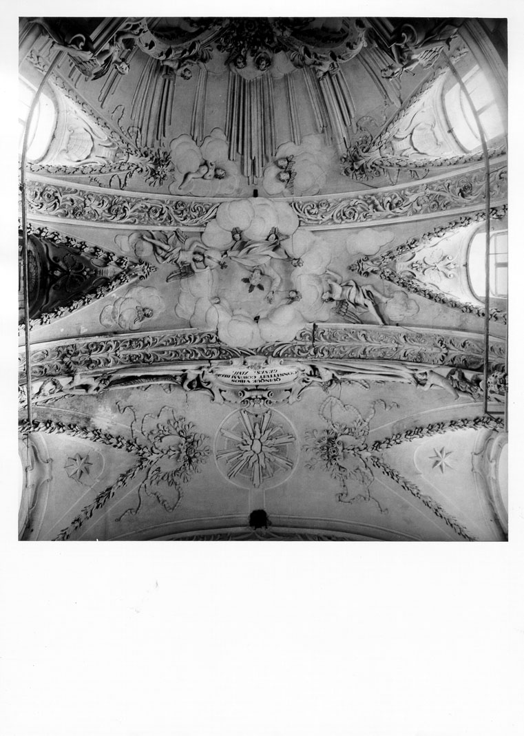 Dio Padre (decorazione plastica) di Amantini Tommaso (bottega) (secc. XVII/ XVIII)