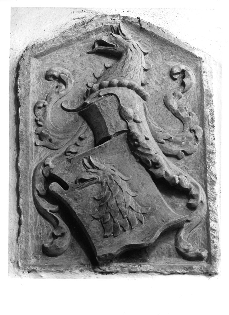 stemma gentilizio della famiglia Grifoni (rilievo, serie) - ambito marchigiano (sec. XVI)