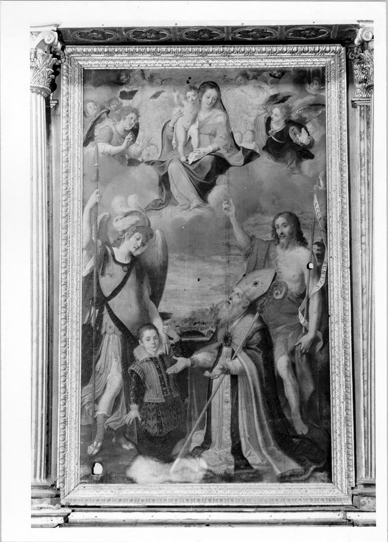 Madonna con Bambino tra San Giovanni Battista, Sant`Ubaldo, San Michele Arcangelo e Federico Ubaldo della Rovere (dipinto) di Pandolfi Giovanni Giacomo (sec. XVII)