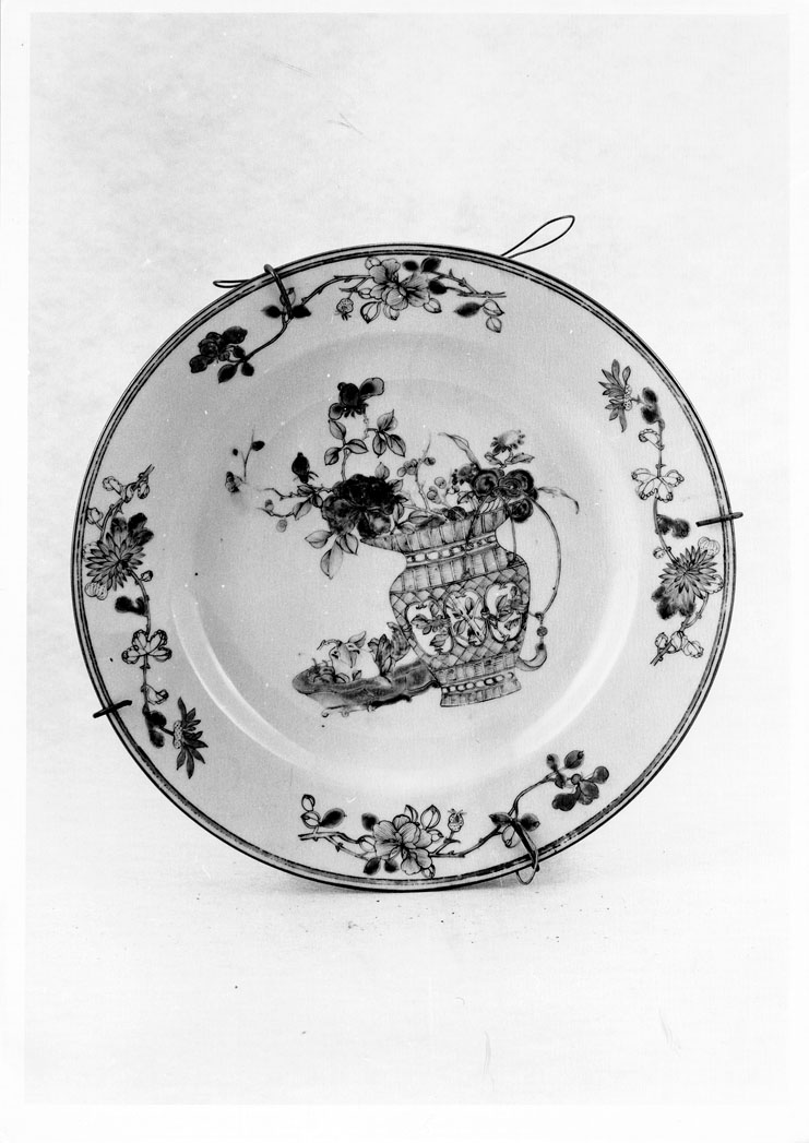 piatto - manifattura orientale (sec. XIX)