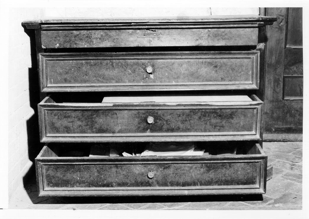 cassettone - bottega marchigiana (sec. XVIII)