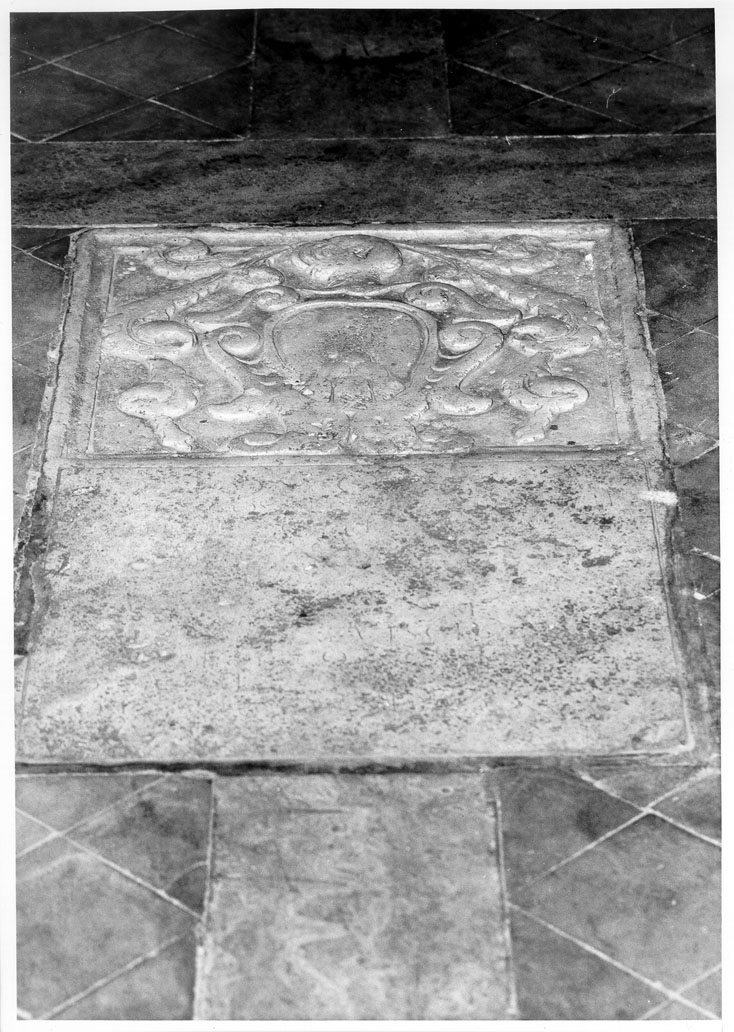 lastra tombale - bottega marchigiana (sec. XVII)