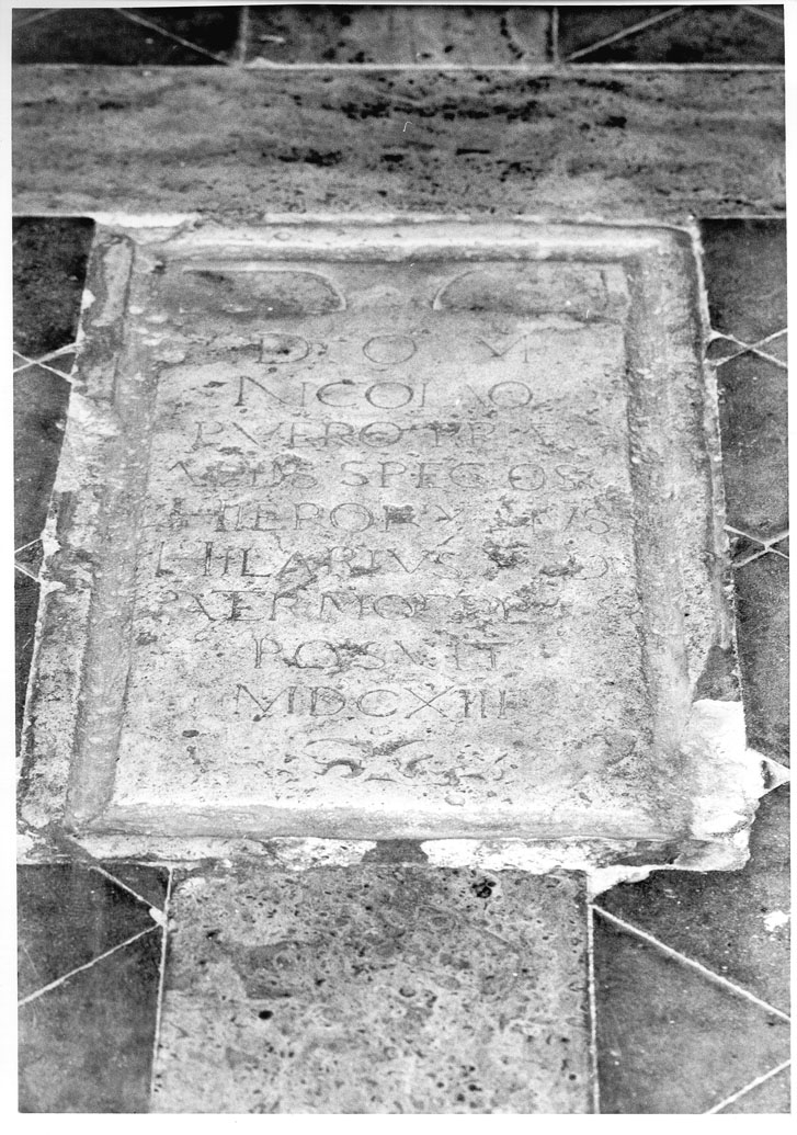 lastra tombale - bottega marchigiana (sec. XVII)