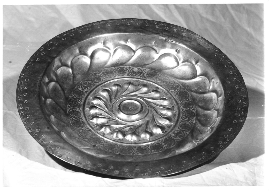 bacile - bottega marchigiana (fine/inizio secc. XVI/ XVII)