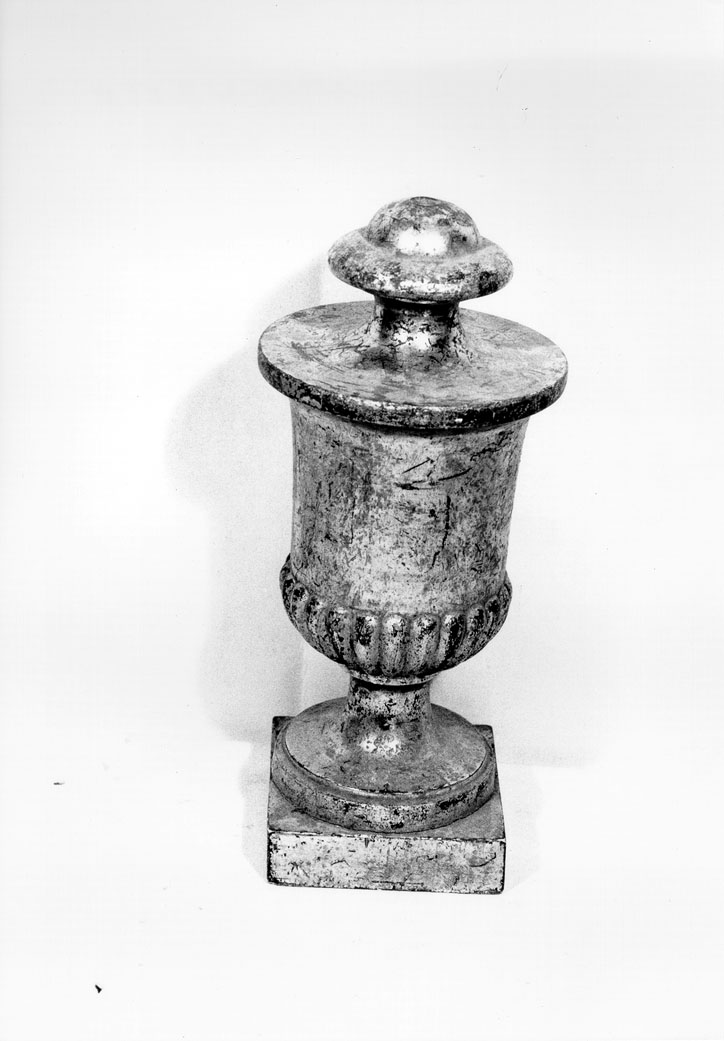 vaso d'altare con composizione floreale, serie - bottega marchigiana (sec. XIX)