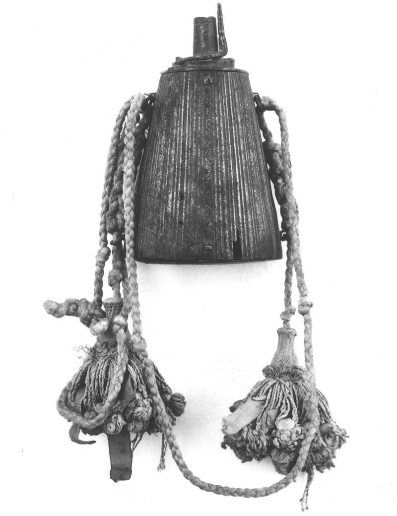 portafiasca da polvere da sparo - bottega italiana (seconda metà sec. XVI)