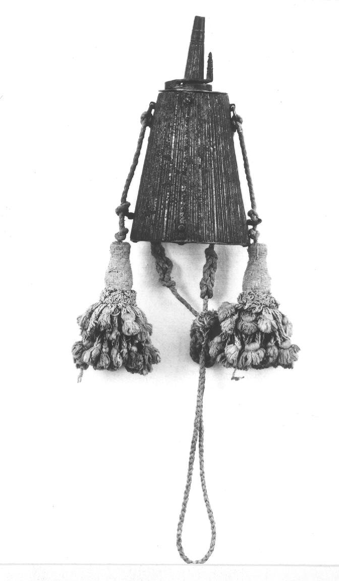 portafiasca da polvere da sparo - bottega italiana (fine/inizio secc. XVI/ XVII)