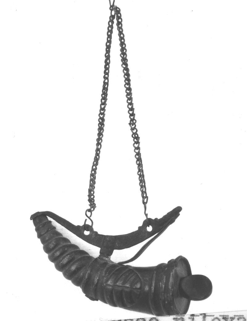 portafiasca da polvere da sparo - bottega tedesca (fine/inizio secc. XVII/ XVIII)