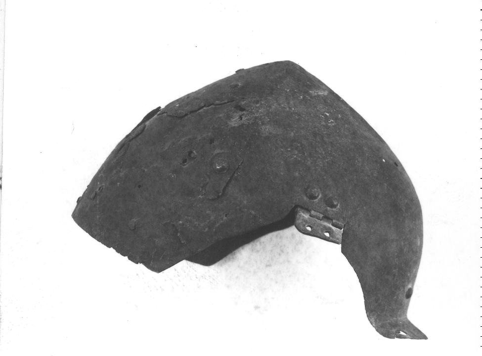 elmo, frammento - bottega italiana (sec. XVI)