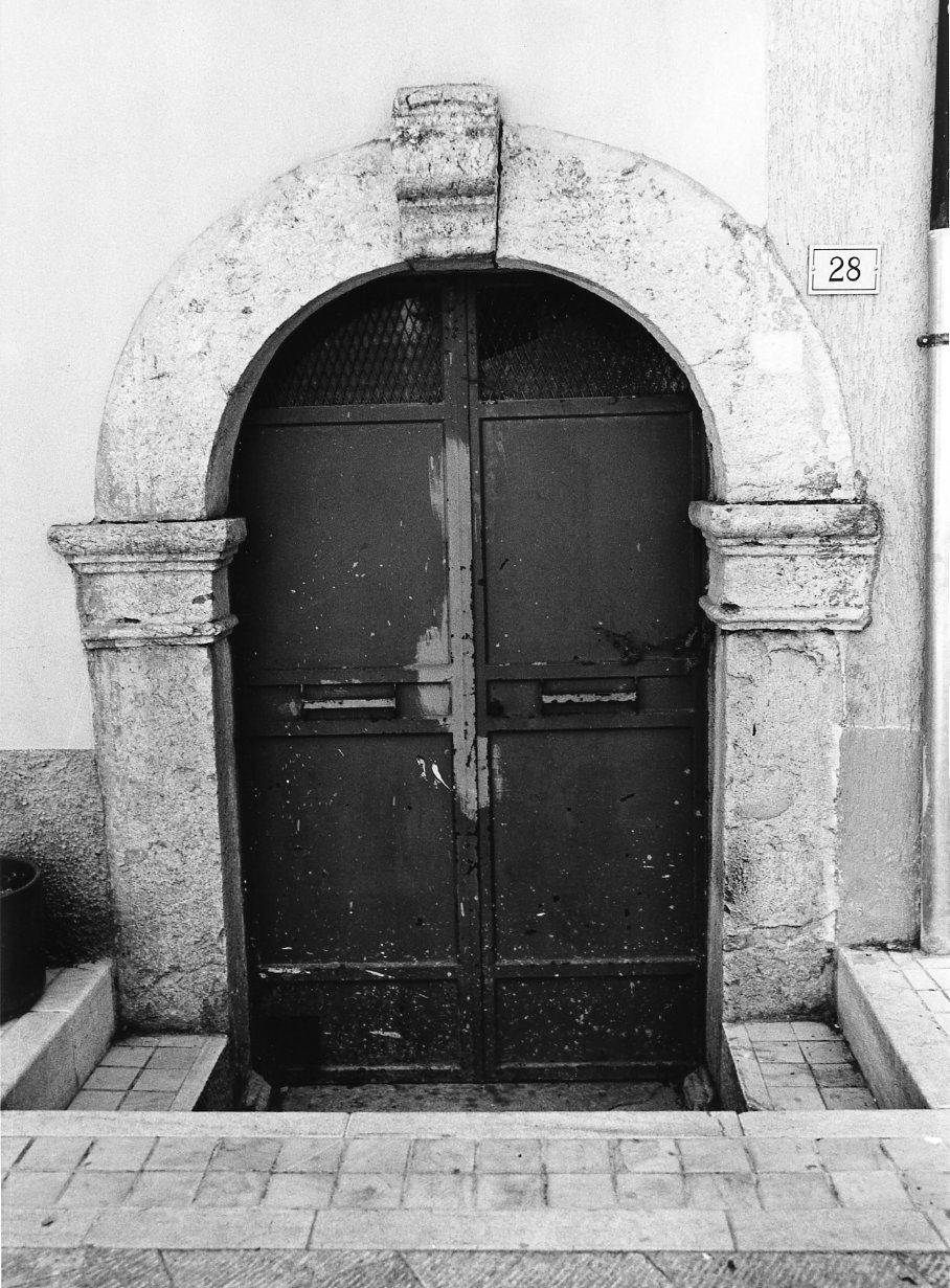 portale - bottega molisana (fine sec. XIX)