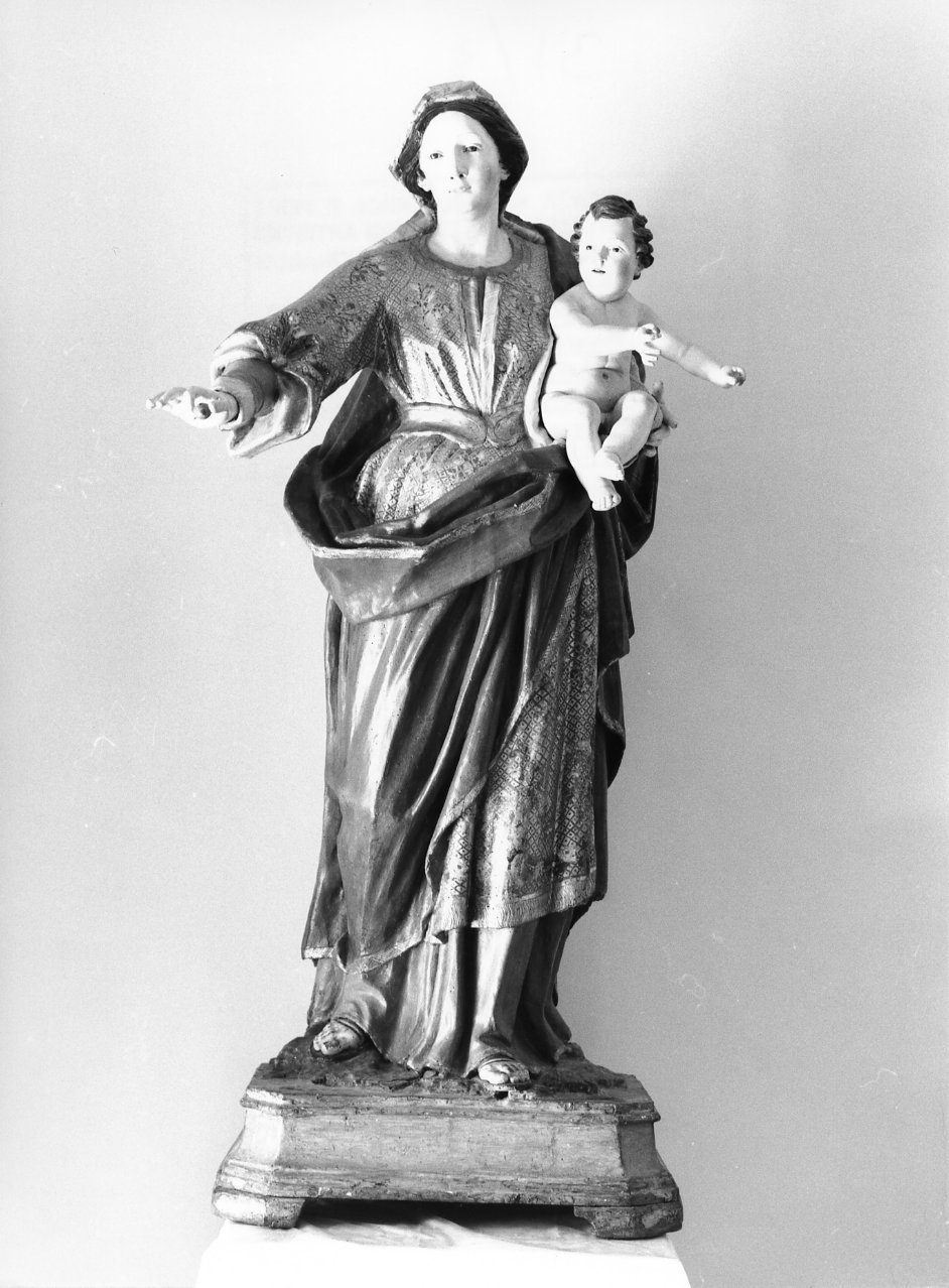 Madonna del Rosario col Bambino (gruppo scultoreo) di Labbate Emilio (attribuito) (sec. XIX)