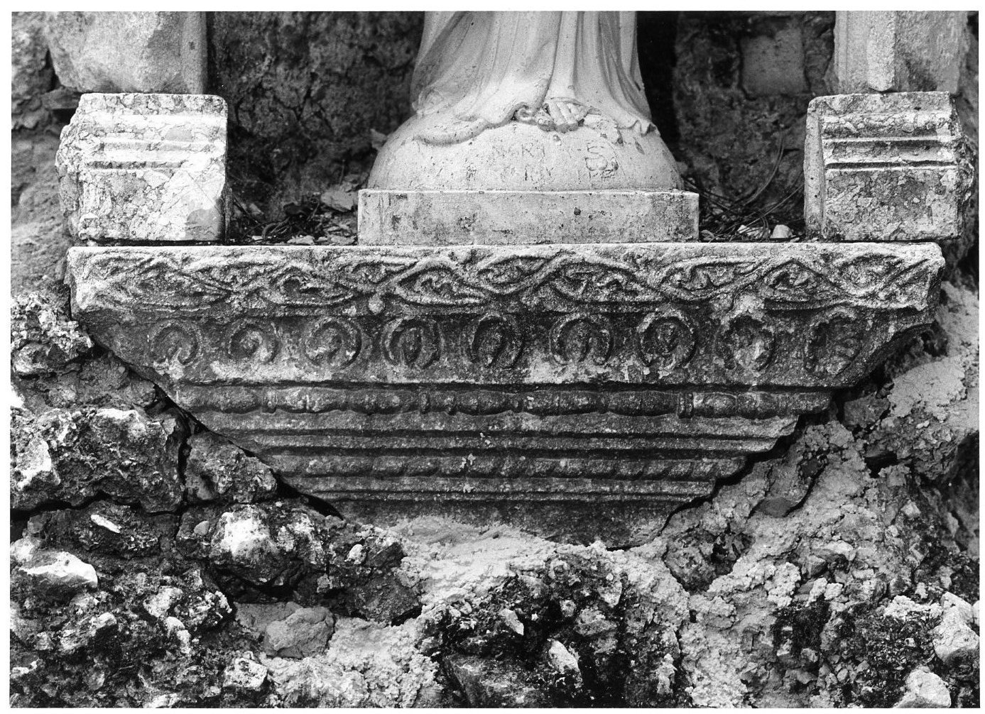 capitello, opera isolata - bottega Italia meridionale (secc. XV/ XVII)