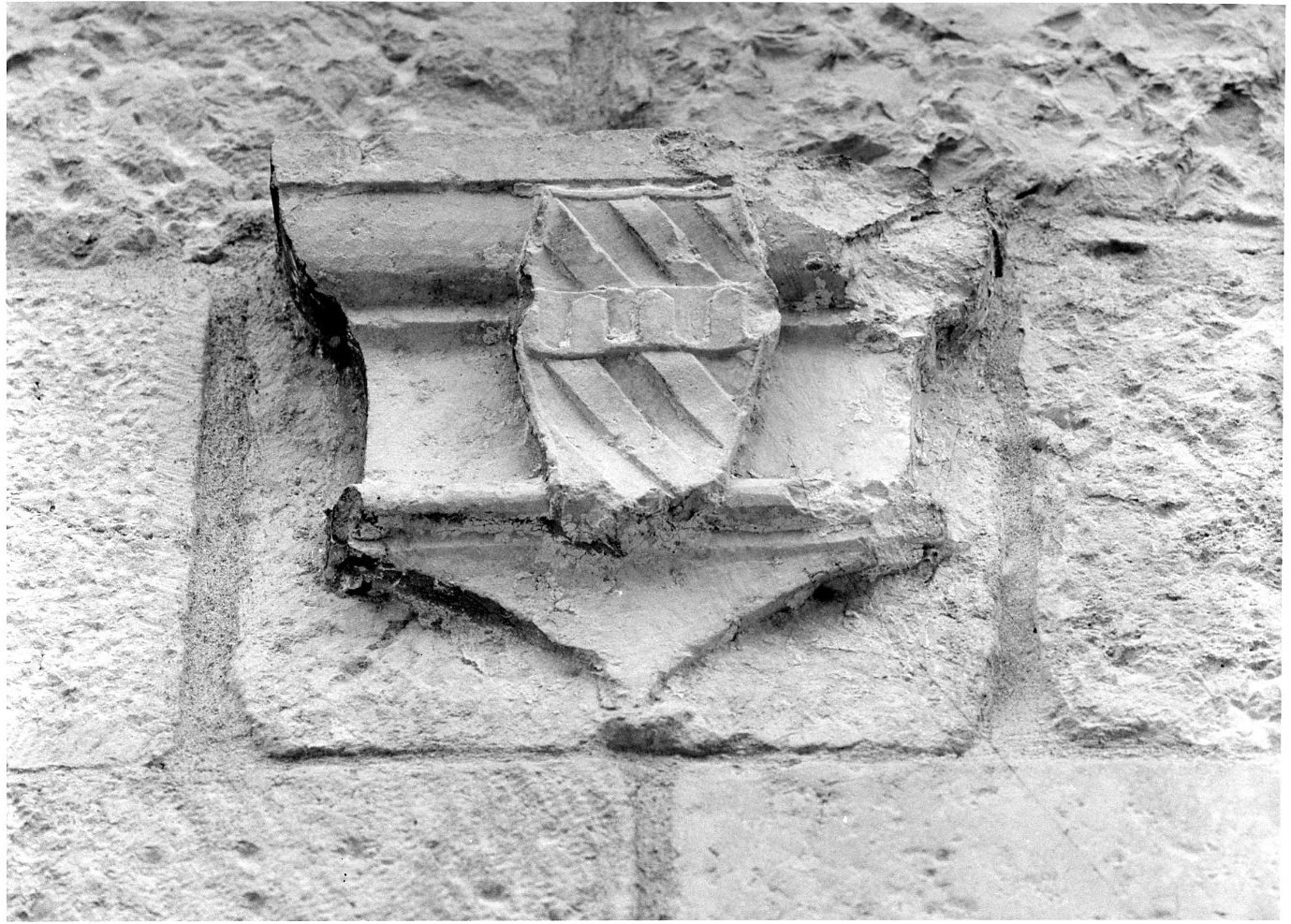 mensola, opera isolata - bottega molisana (secc. XV/ XVI)