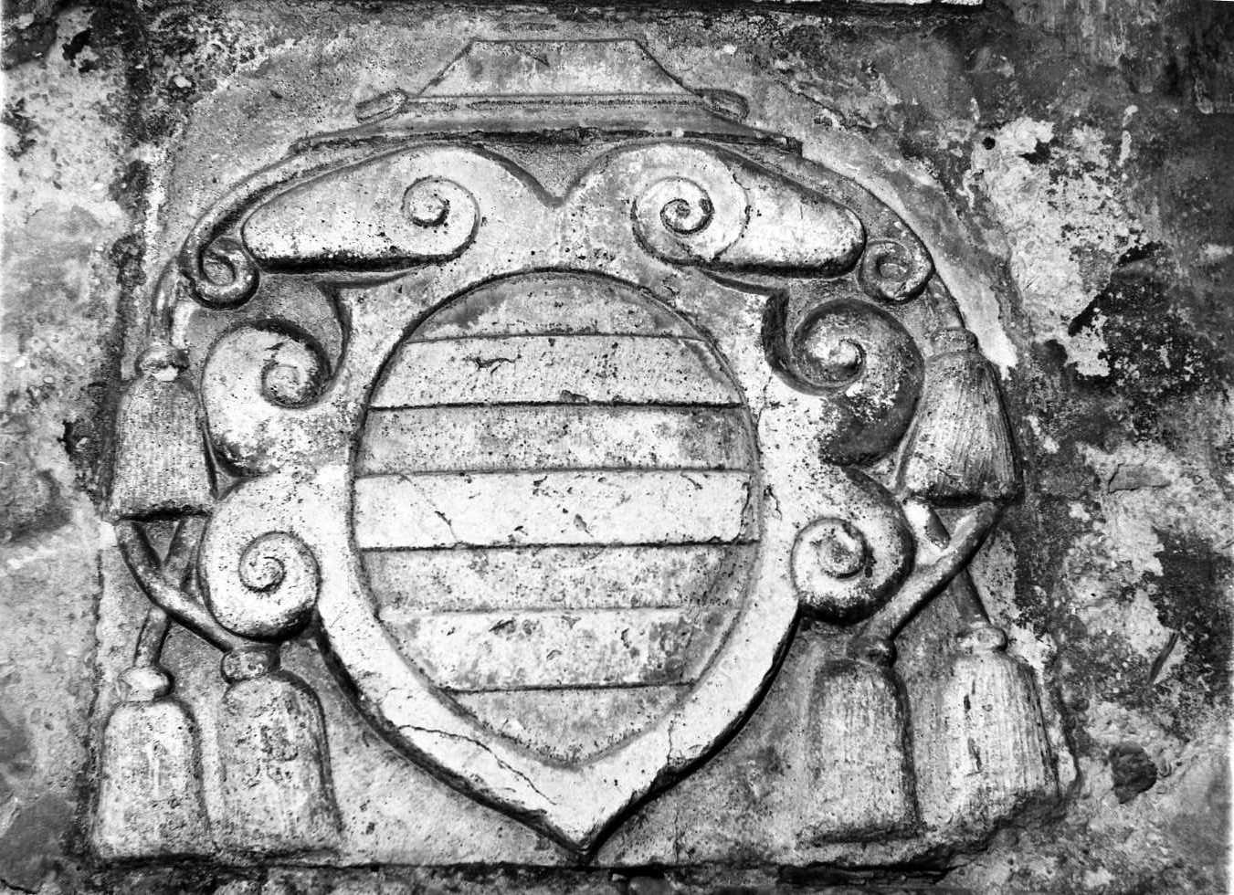 stemma cardinalizio (rilievo, opera isolata) - bottega molisana (secc. XVI/ XVII)