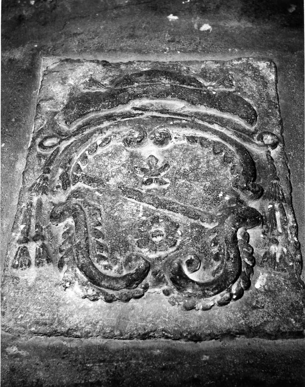 stemma (rilievo, opera isolata) - bottega molisana (secc. XVI/ XVIII)