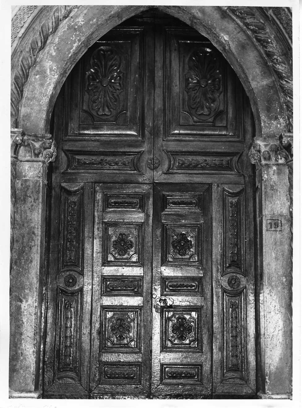 porta - a due battenti - bottega Italia meridionale (secc. XVII/ XVIII)