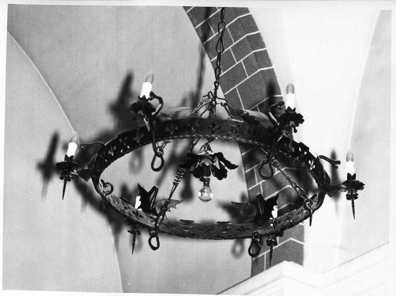 lampadario - produzione Italia meridionale (secc. XIX/ XX)