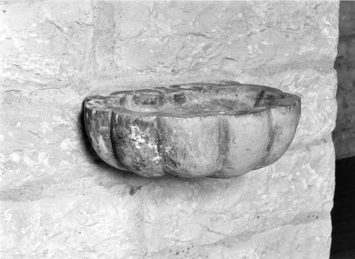 acquasantiera da parete - bottega molisana (secc. XVIII/ XIX)