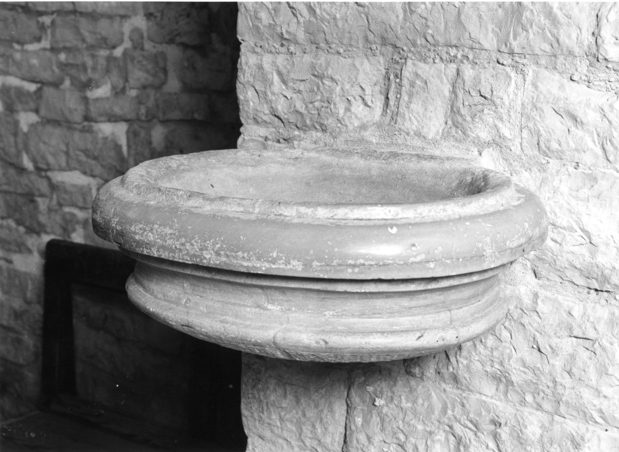 acquasantiera da parete - bottega molisana (prima metà sec. XVIII)