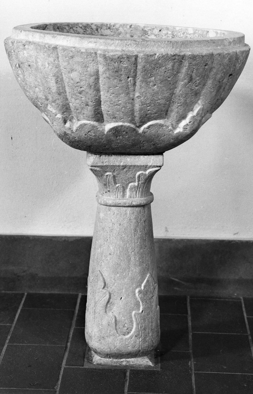 fonte battesimale - bottega Italia meridionale (secc. XVI/ XVIII)