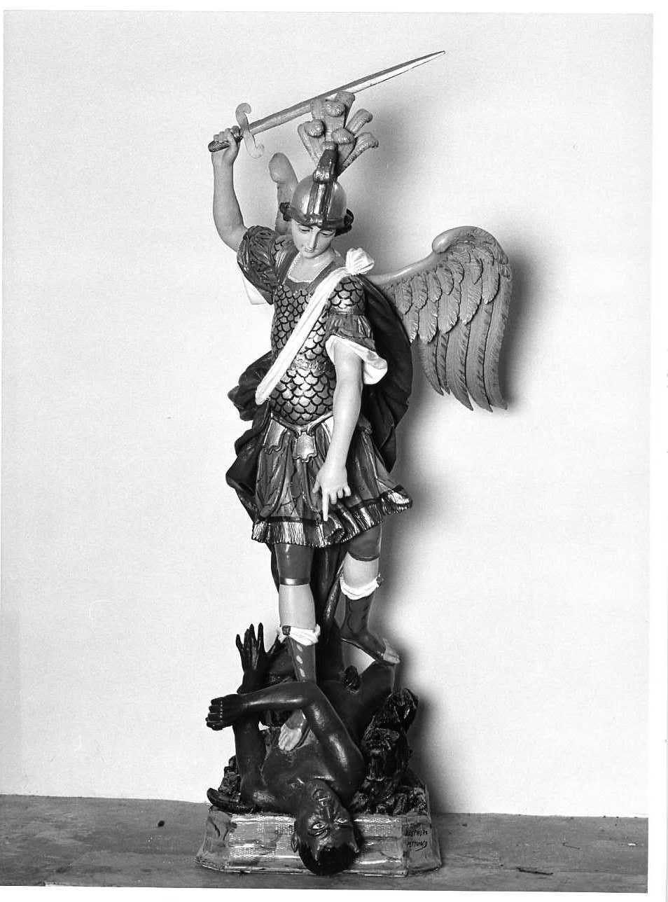 San Michele Arcangelo (gruppo scultoreo) - ambito Italia meridionale (secc. XVIII/ XIX)