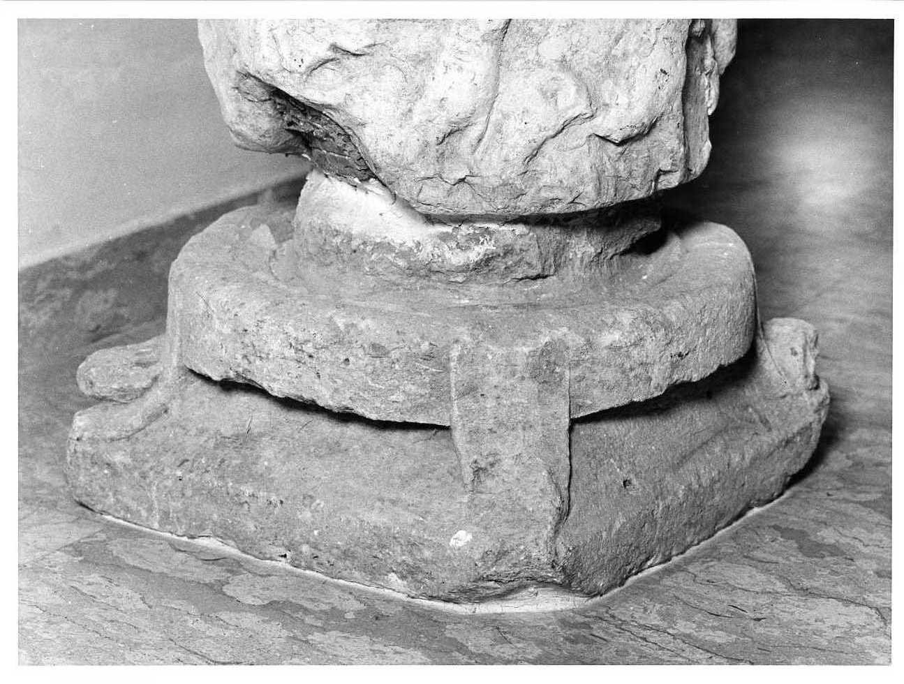 base di colonna - ambito Italia meridionale (secc. XII/ XIII)