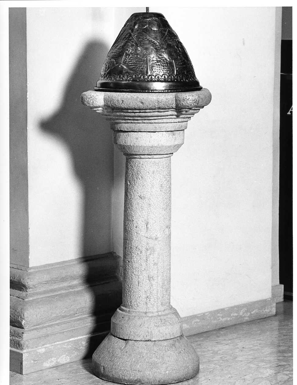 fonte battesimale - bottega Italia meridionale (secc. XIII/ XIV)