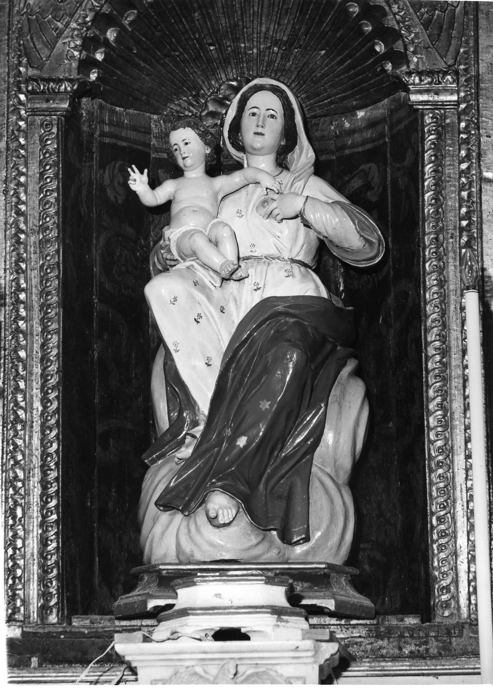Madonna con il Bambino (statua, insieme) - bottega molisana (sec. XVIII)