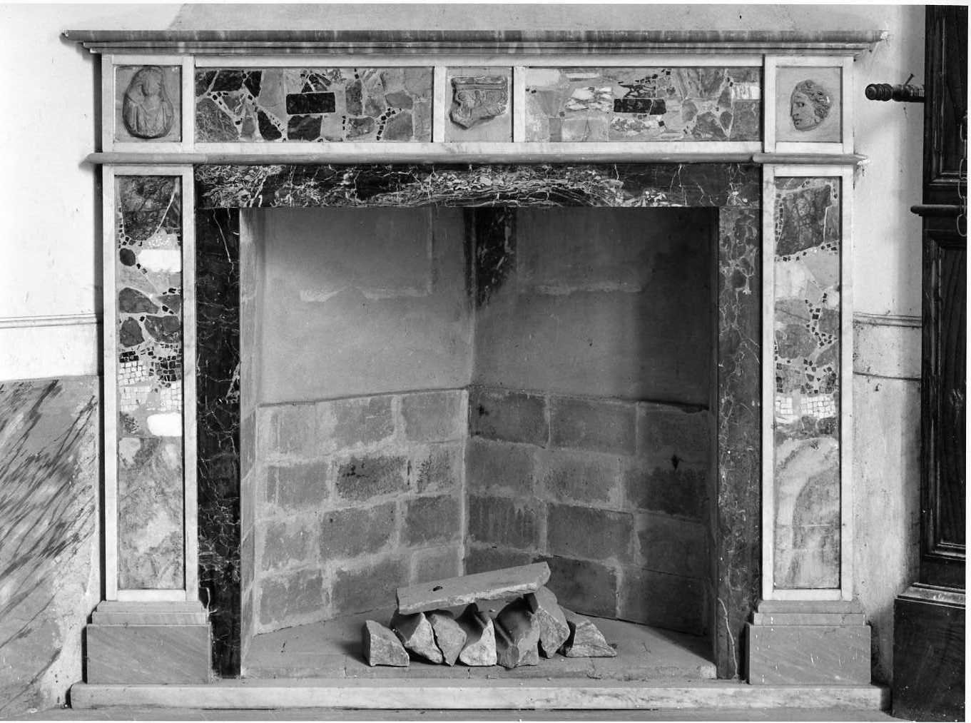 mostra di camino - bottega molisana (primo quarto sec. XX)