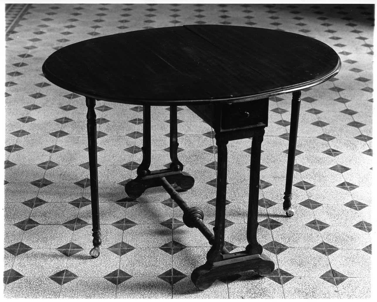 tavolo - bottega italiana (primo quarto sec. XX)