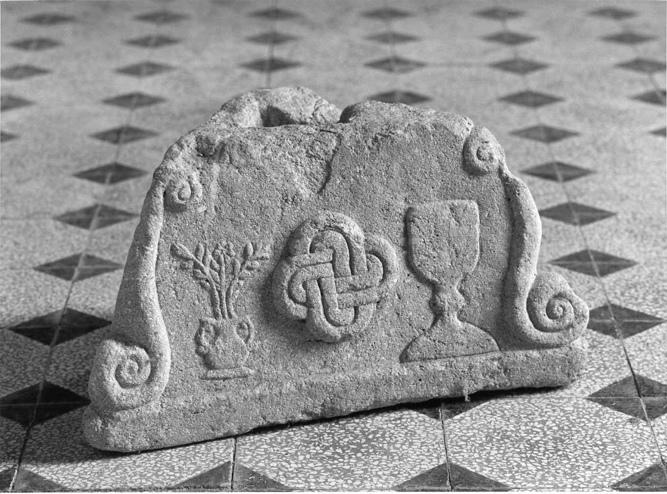 base - bottega Italia meridionale (prima metà sec. XX)