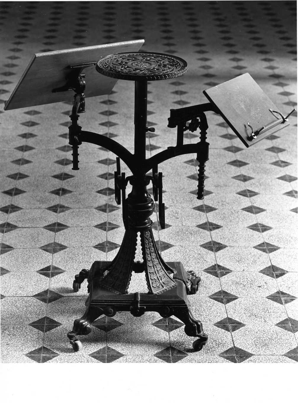 leggio - produzione statunitense (primo quarto sec. XX)