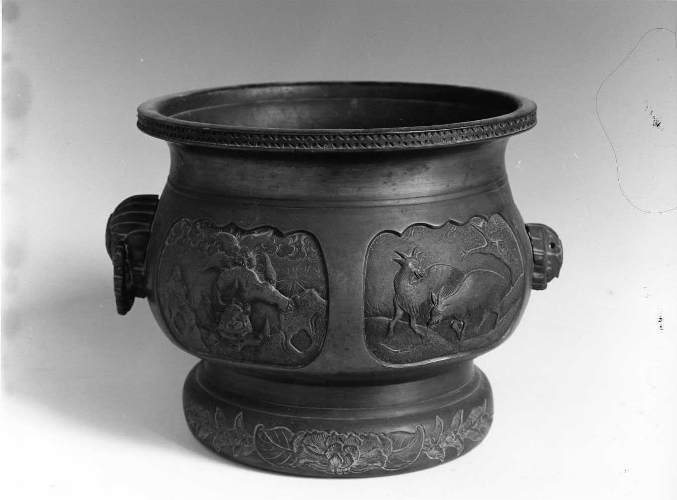 vaso - bottega Italia centro-meridionale (primo quarto sec. XX)