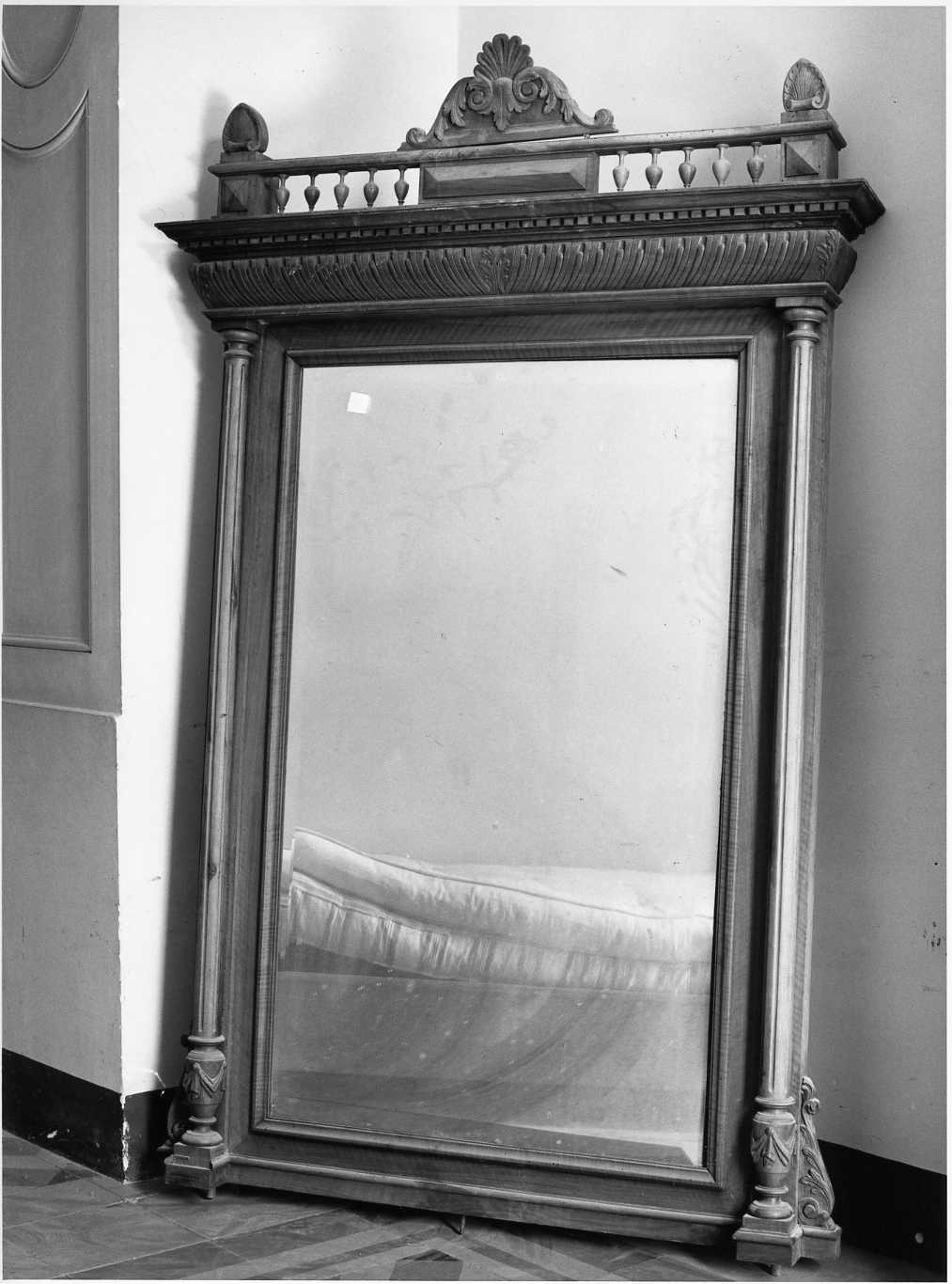 specchiera - bottega Italia centro-meridionale (fine/inizio secc. XIX/ XX)