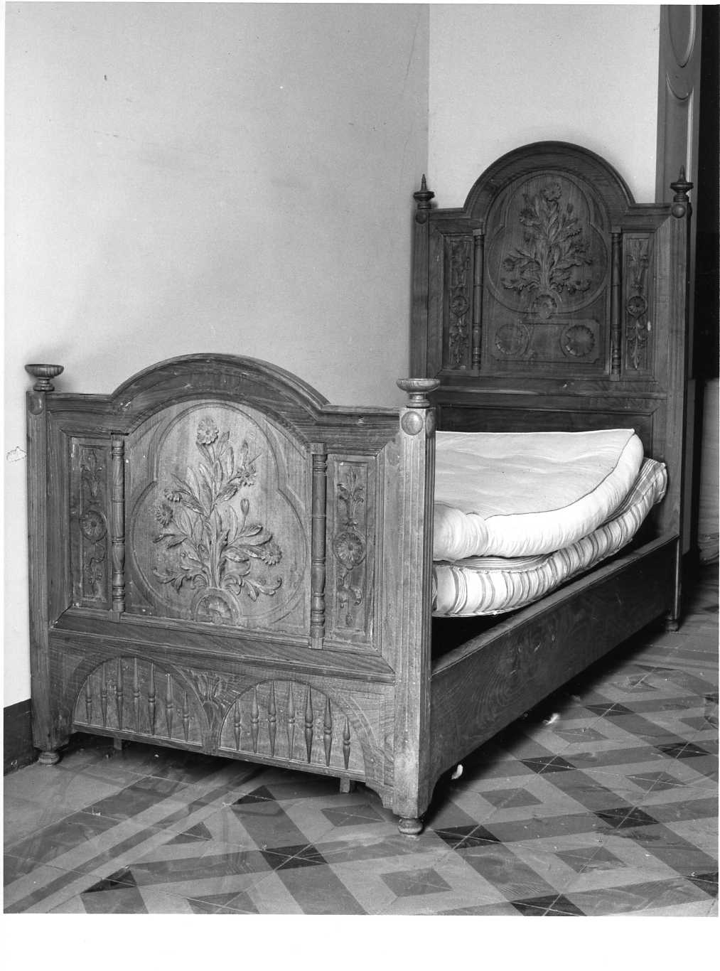 letto - bottega Italia centro-meridionale (fine/inizio secc. XIX/ XX)