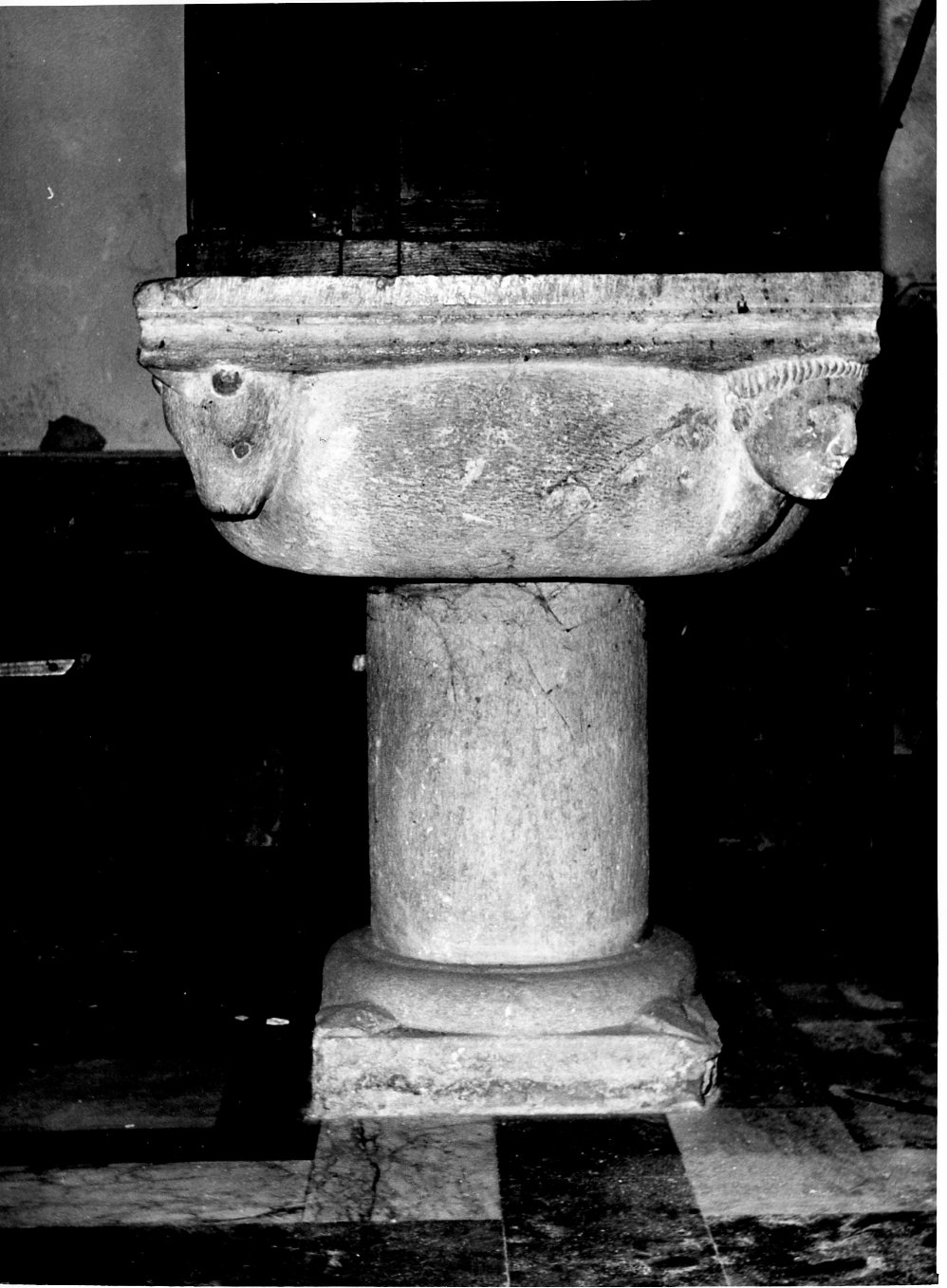 fonte battesimale - a fusto - bottega beneventana (seconda metà sec. XII)