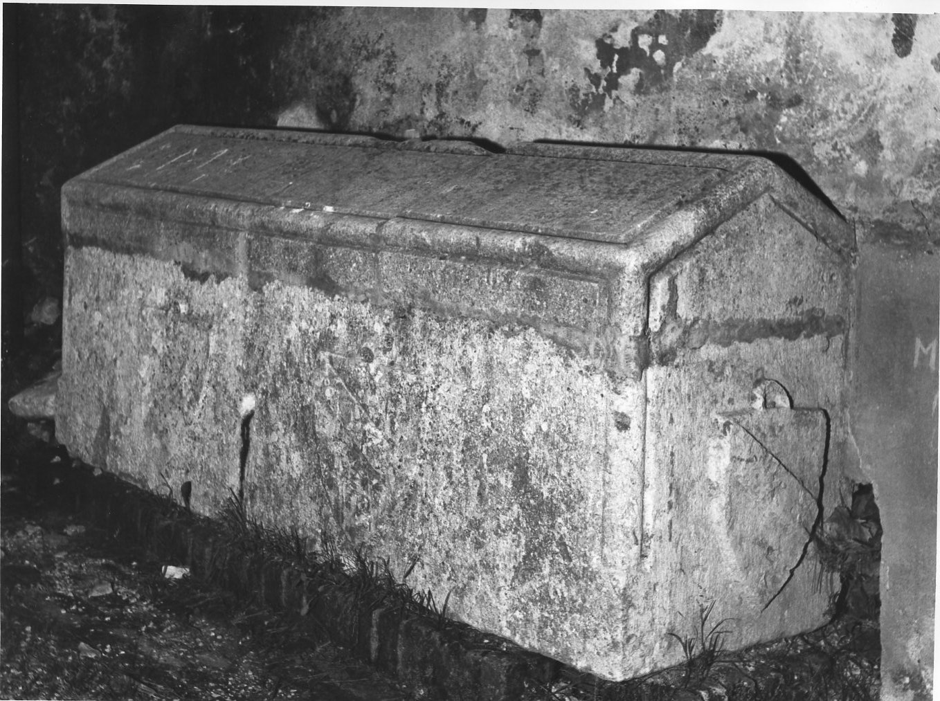 monumento funebre - bottega molisana (prima metà sec. XV)