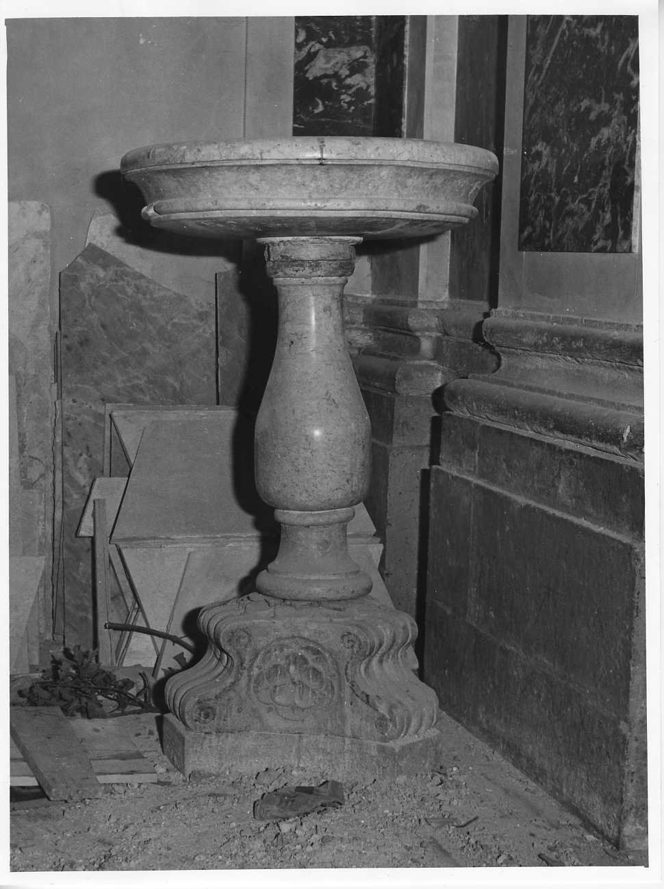 acquasantiera, serie - bottega Italia meridionale (sec. XIX)