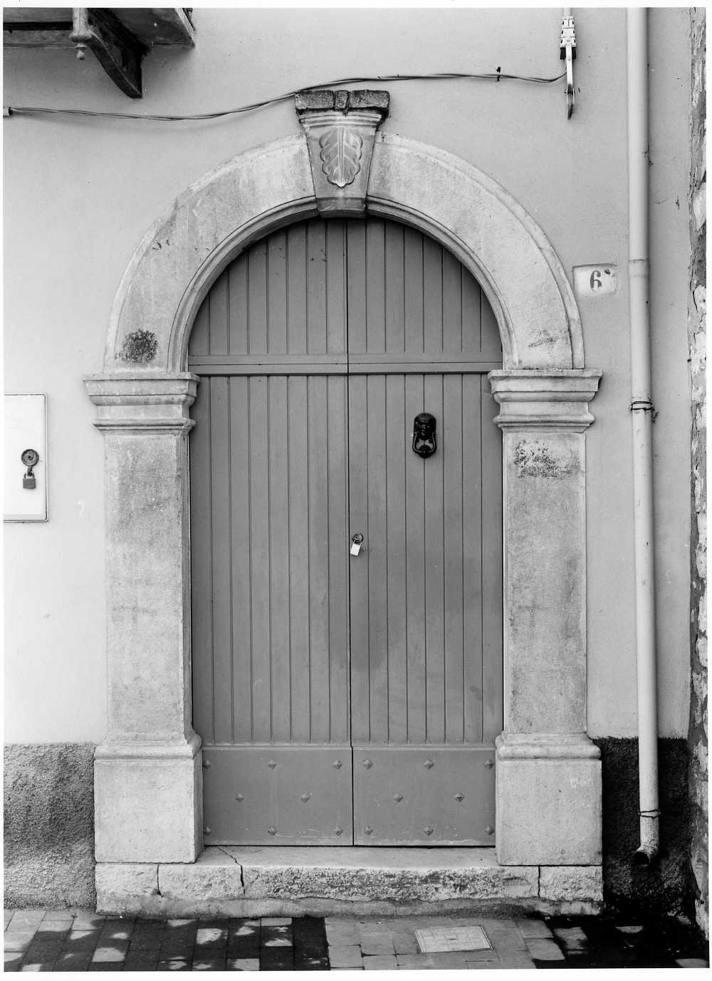 portale - ad arco - bottega molisana (secc. XIX/ XX)