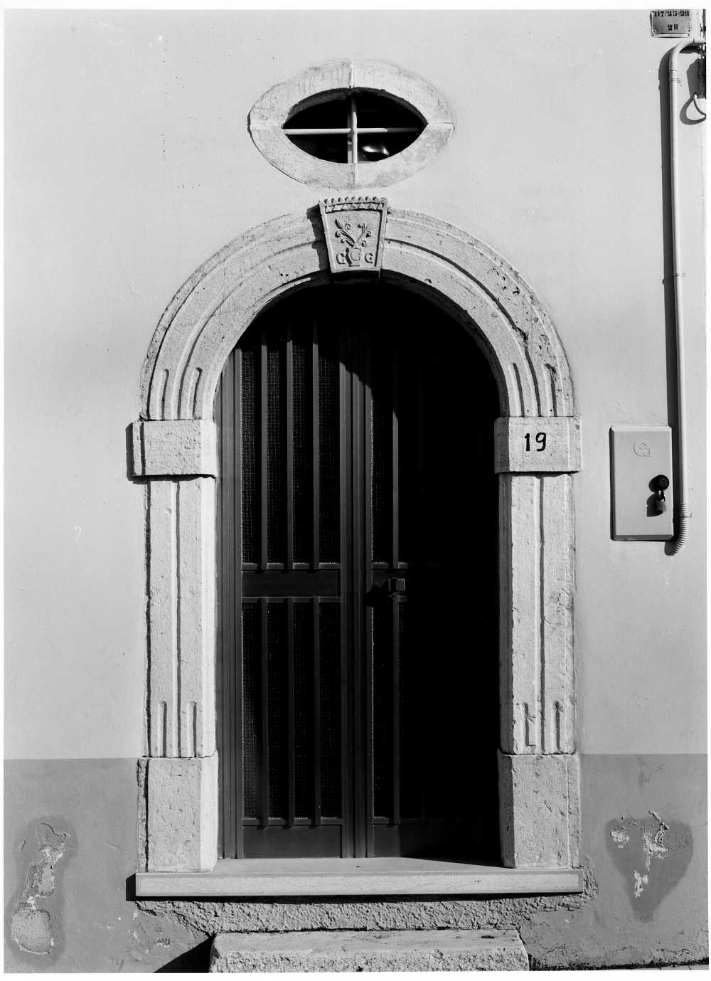 portale - ad arco - bottega molisana (prima metà sec. XX)