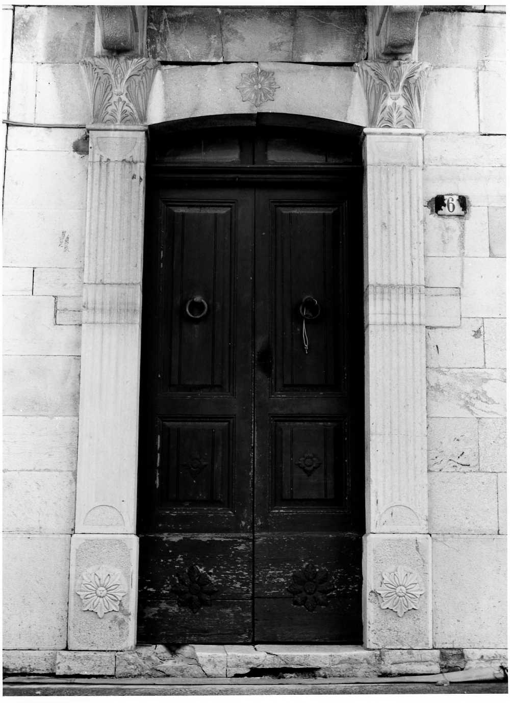 portale architravato - bottega molisana (sec. XX)