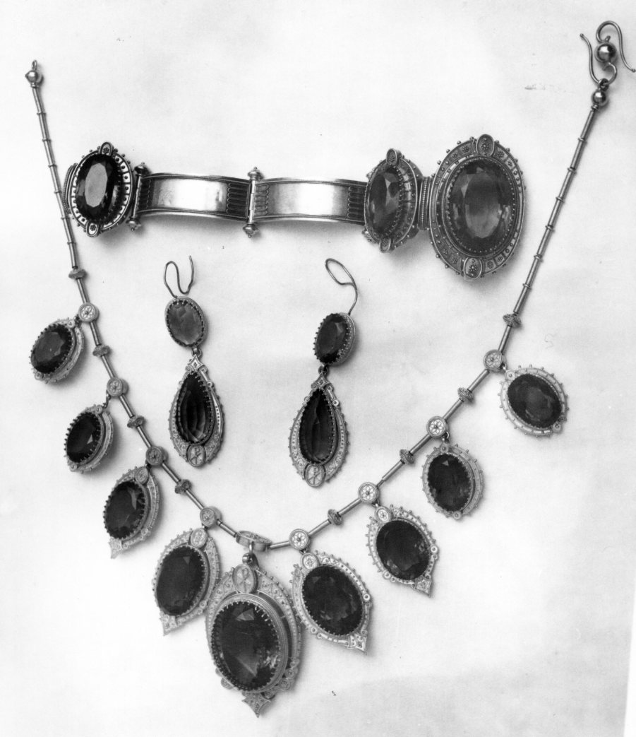 parure - bottega Italia meridionale (sec. XIX)