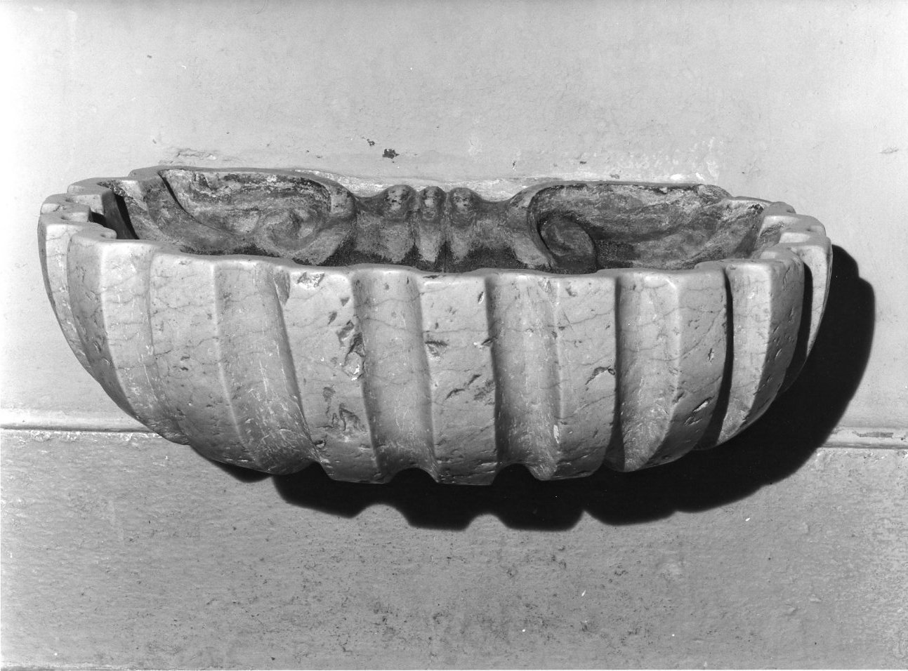 acquasantiera da parete - ambito molisano (sec. XVIII)