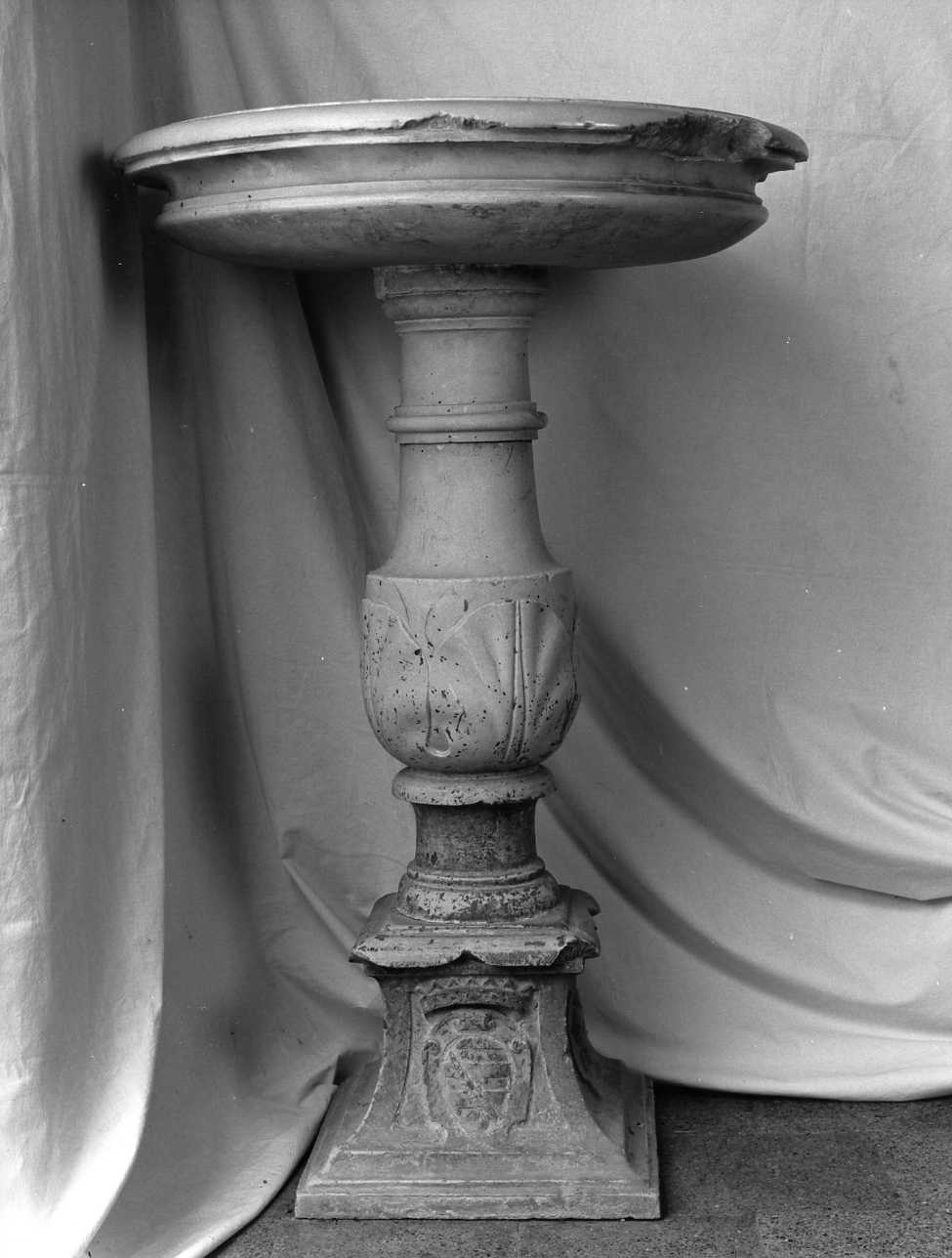 acquasantiera - a fusto - bottega Italia meridionale (sec. XVII)