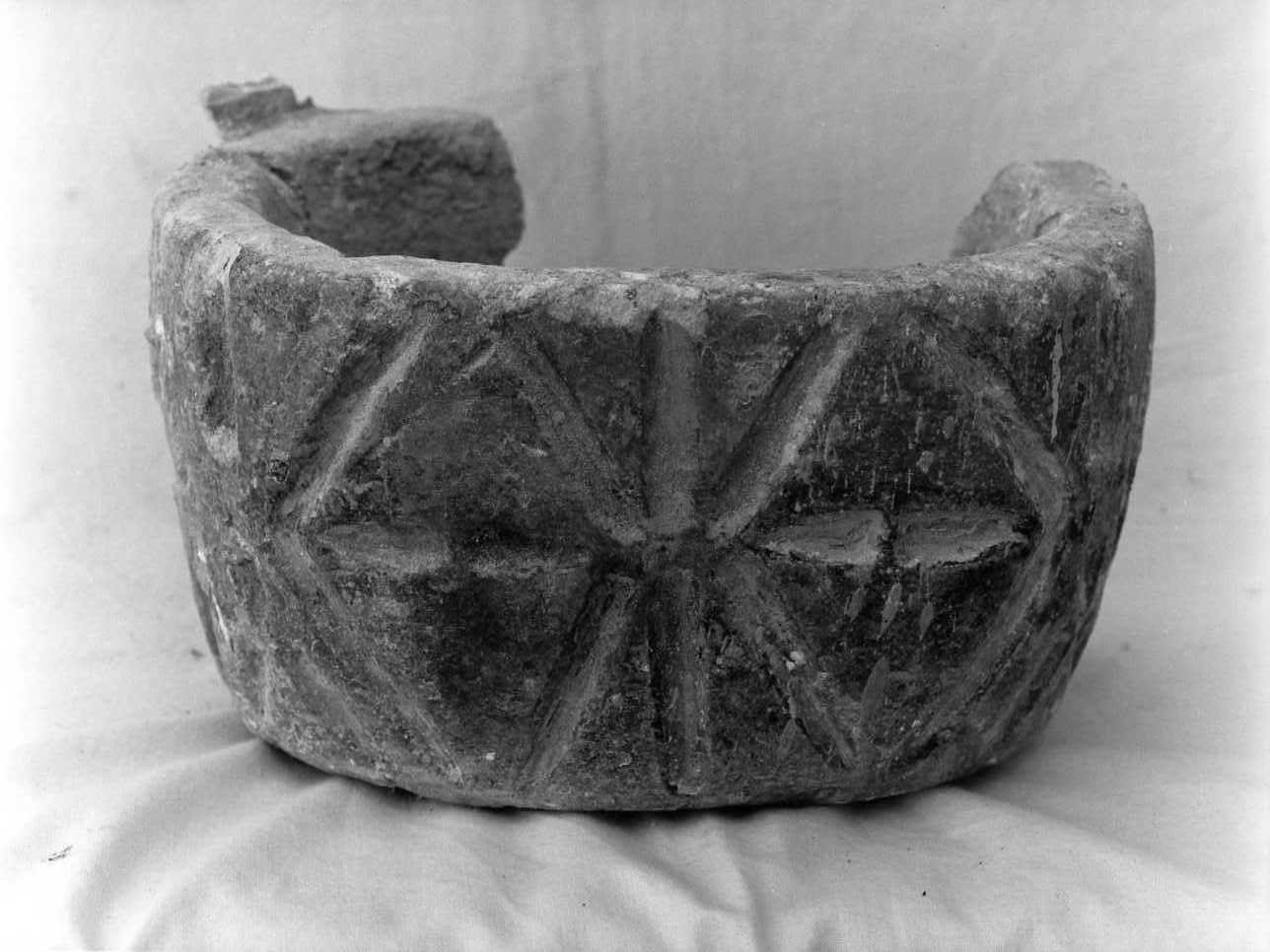 acquasantiera da parete - bottega molisana (sec. XVIII)