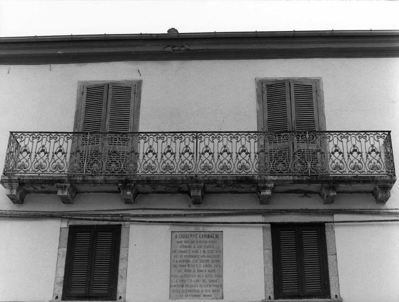 ringhiera di balcone - bottega Italia meridionale (ultimo quarto sec. XIX)