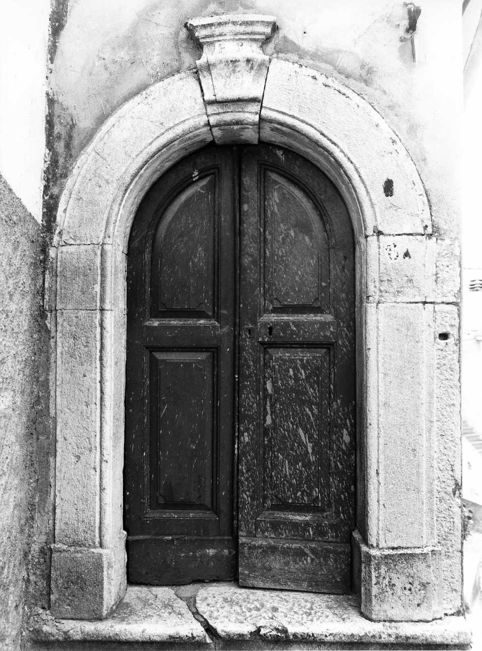 portale - ad arco - bottega Italia meridionale (sec. XIX)